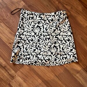 Chic Black and White Floral Mini Skirt